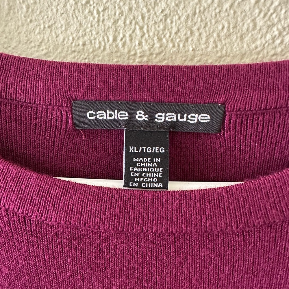 Cable & Gauge wine colored top XL, long sleeves, decorative buttons on the side. - Picture 3 of 4